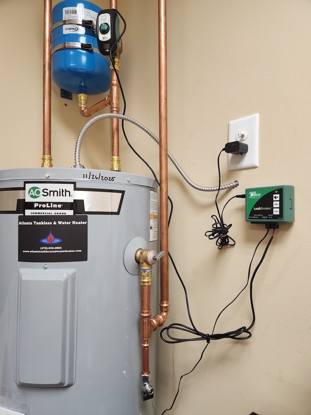 Tank water heater with expansion tank